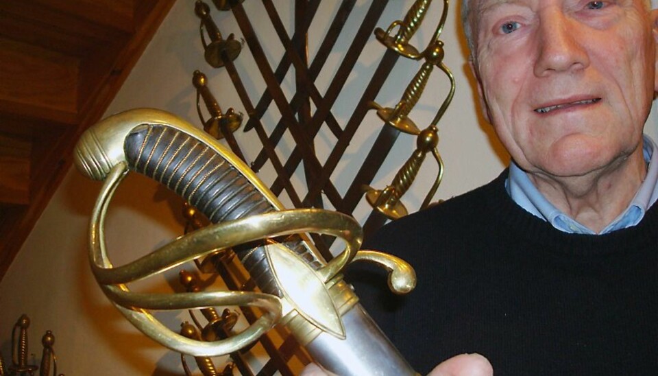 EKSPERT:
Rolf Rasch-Engh er historiker og pensjonert offiser i Forsvaret. Han er særlig interessert i blankvåpen, og har en stor samling grenadersabler fra 1700-tallet.