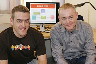 STUDENT OG PROFEESOR: Yngve Espelid (t.v) og hans professor, Kjell Jørgen Hole, lagde falske banksider og lurte bankens sikkerhetssystemer. STUDENT OG PROFEESOR: Yngve Espelid (t.v) og hans professor, Kjell Jørgen Hole, lagde falske banksider og lurte bankens sikkerhetssystemer.