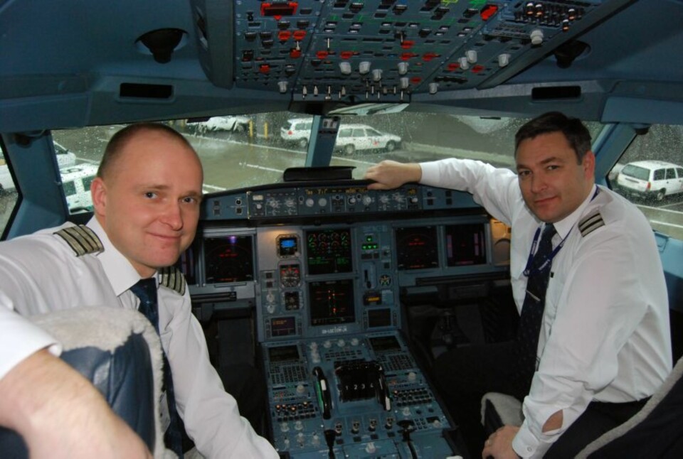 KLAR FOR AVGANG: Airbusen er lastet med sju tonn laks, destinasjon Tokyo.