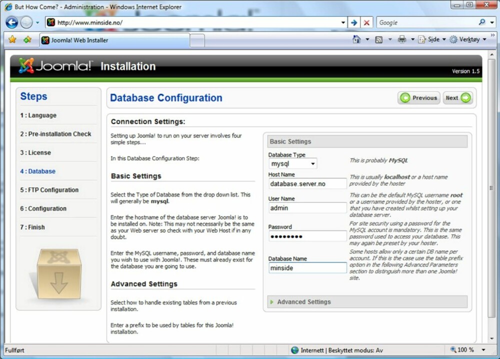 Skritt 2: Gå så inn på din nettadresse, for eksempel www.minside.no. Her kommer du inn i en konfigurasjonsveiviser med 7 enkle skritt for å sette opp Joomla!. I et av de første skjermbildene utføres en kontroll av systemet ditt. Det anbefales at du følger anbefalingene fra denne kontrollen, noe som innebærer at du ikke skal ha noen ¿røde¿ kryss i dette første oppstartsbilde. I tillegg må du vite noe teknisk informasjon om din database og ftp. Dette er informasjon du finner via administrasjonsgrensesnittet når du logger inn på din ¿server¿ hos din domenevert. Du finner også en god guide til denne delen av installeringen her: http://www.proisp.no/installering_joomla_webhotell/. Denne er laget for brukere som har sin webside hos Pro ISP, men er generell nok til at du får god hjelp. Du vil bli spurt om du vil installere testdata, og det anbefales dersom man ikke har lekt med Joomla! før.