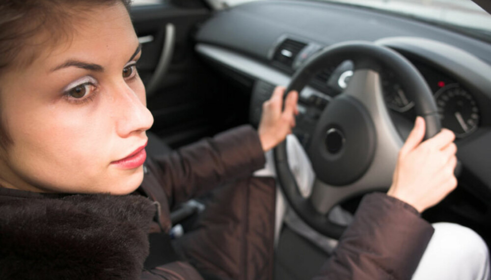 Det færreste kvinner er klar over faren med å kjøre bil med stilettsko.