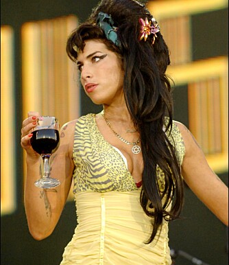 VINSMAKER: Amy Winehouse er neppe noen trent gane for god vin, og bør vel strengt tatt holde seg unna alkohol
