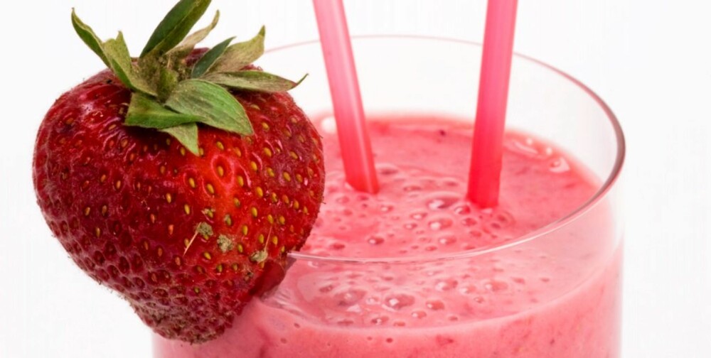 HJELPER: En drikk full av bær og frukt, gir påfyll av sunne antioksidanter.