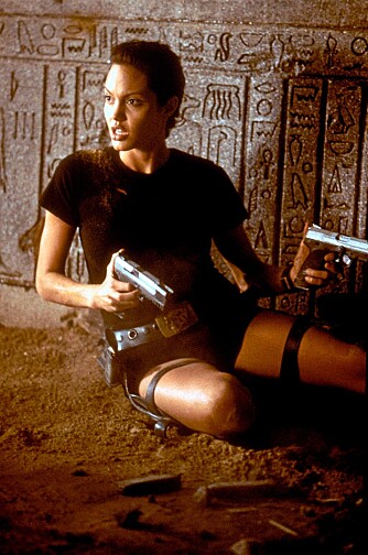 SPILT HELTINNE FØR: Angelina har spilt en sexy heltinne i flere tidligere filmer. Her som Lara Croft i "Tomb Raider".