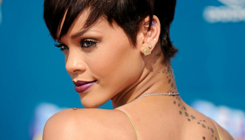 STILLER IKKE I PLAYBOY: Rihanna nekter å kle av seg på bilder. Da kommer moren til å drepe henne, sier hun.