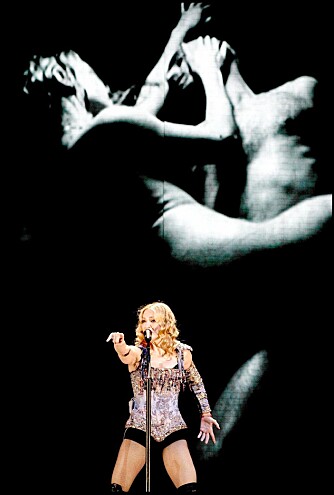 FORRYKENDE SCENESHOW: Madonna er kjent for å servere litt av noen sceneshow når hun opprer.
