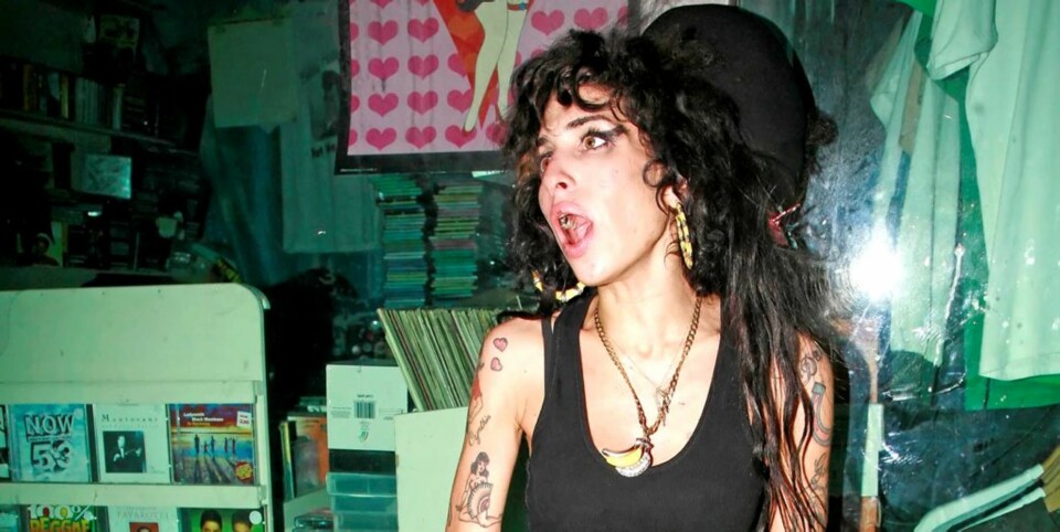 VANEDYR: Til tross for sterke advarsler fra legene om at hun må slutte med dop eller dø, forstetter Amy i samme spor som tidligere. Gamle vaner er som kjent vanskelige å vende.