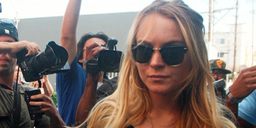 ENORMT PRESS: Pressen følger Lindsay Lohan overalt. Kanskje ikke så rart at hun vil holde privatlivet for seg selv?