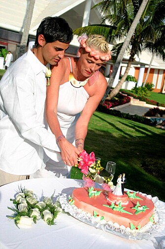 BRYLLUPET: Brigitte Nielsen og bartenderen Mattia Dessi giftet seg i Den Dominikanske Republikk