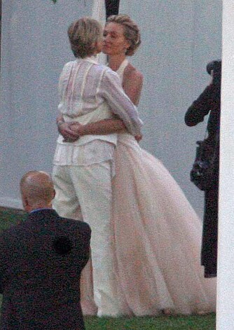 RETTE EKTEFOLK: Ellen Degeneres og Portia de Rossi ble lykkelig gift foran 19 bryllupsgjester