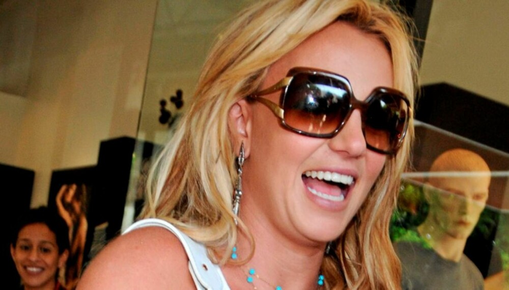 I STORFORM: Britney har kommet langt den siste tiden, og spøker og ler på nye promoteringsvideoer for VMA.