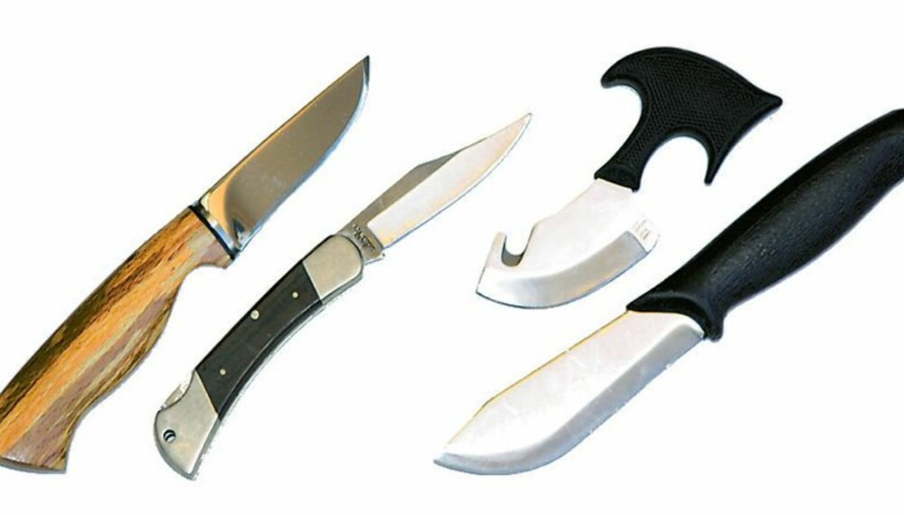 STORVILTKNIVER: De to hovedtypene av kniver som brukes under storviltjakt. På flåkniven (underst) brukes hele den buede eggen i en lang skjærebevegelse.