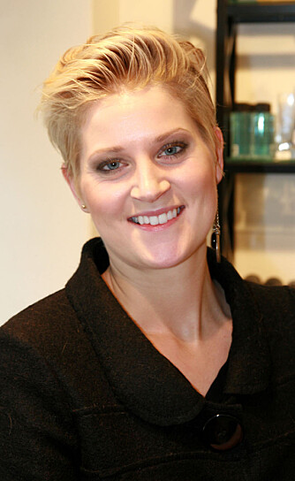 Makeup-artist Johanna Persson, fra Makeup Store, bruker mange forskjellige børster når hun sminker sine kunder.