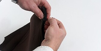 MED SOLID NÅL og tråd syr du neoprenen. MED SOLID NÅL og tråd syr du neoprenen.