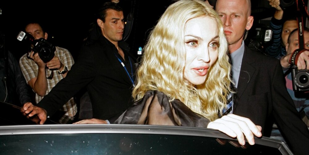 STRAM I MASKA: Madonna var stivpyntet til sin egen 50-årsfeiring i London.
