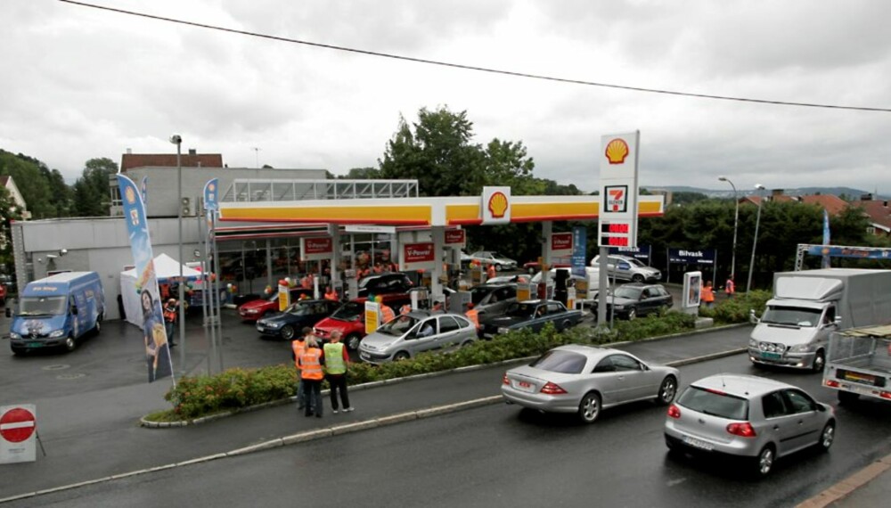 Shell har satt ned bensinprisen med nesten 50 øre, men det er fortsatt et godt stykke igjen til det er like billig som det var da Shell og 7-Eleven startet sitt samarbeid på tåsen tidligere i år.