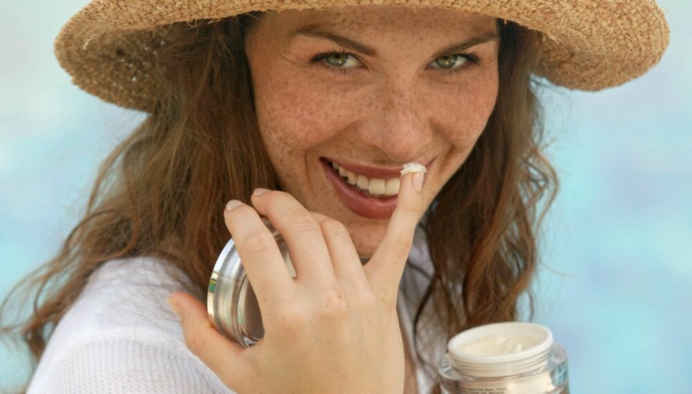 HJELP: Prøv en krem med A-vitamin som kan virke godt på solskadet hud.