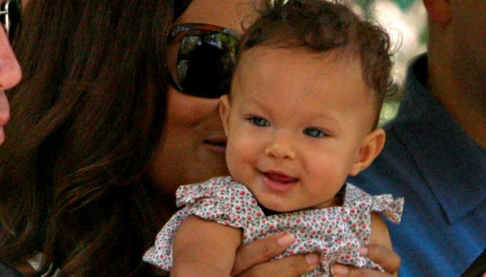 HJERTEKNUSER: Nahla Ariela Aubry likte seg i dyrehagen sammen med mamma og bestemor.