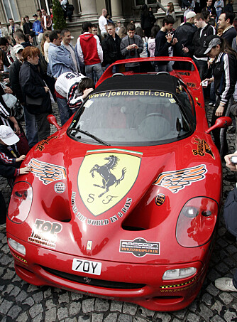 Det er ikke uvanlig å se sjeldne biler på startstreken - som denne Ferrari F50-en