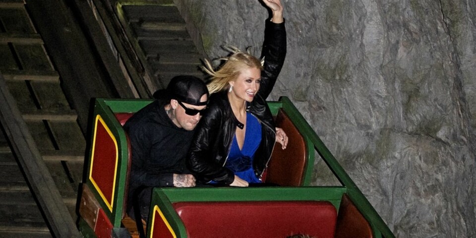 PÅ TIVOLI: Paris og Benji koser seg under turen til København. Her i full fart på Tivoli.