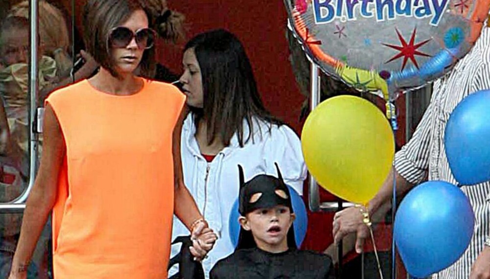 BURSDAG: Romeo James Beckham fylte seks år 1. september. Her kledd ut som Batman på bursdagsfesten sin i Universal Studios i Los Angeles.