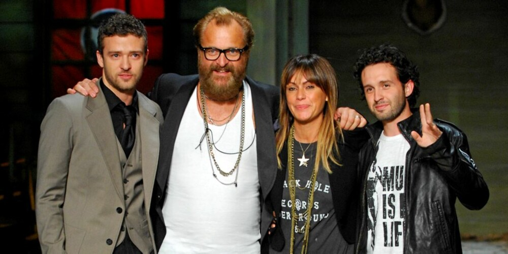 TEAM: Justin Timberlake sammen med teamet som har skapt William Rast under Mercedes Benz Fashion Week Spring 2009 i New York.