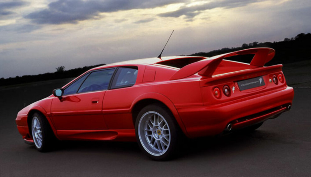 Lotus Esprit er med sine 350 hester det engelske merkets kraftigste bil - enn så lenge.