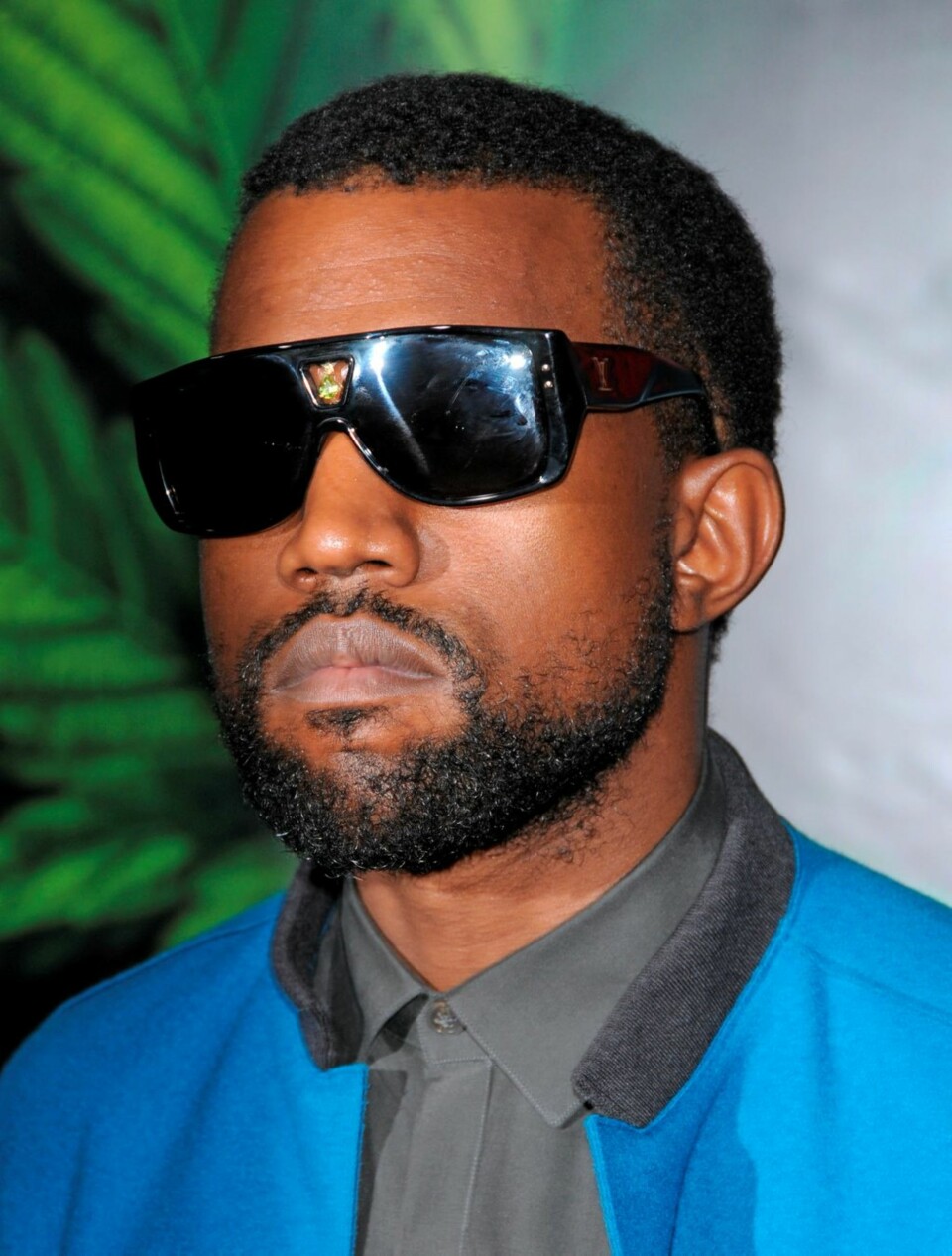 MISTET BESINNELSEN: Det svartnet for Kanye da fotografene ble litt for nærgående på LAX. Det hele endte med at han angrep en av paparazziene og ødela kameraet hans.