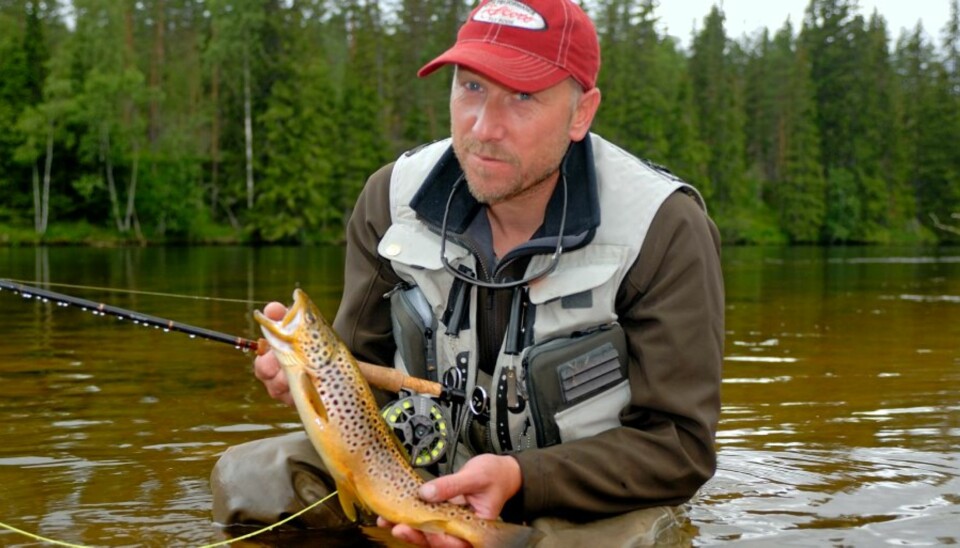 NESTEN FOR LETT: Artikkelforfatteren har erfart at noen ganger er det nesten for lett å få fisk på Kvatro-flua. (Foto: Bjørn Mikael Pettersen)