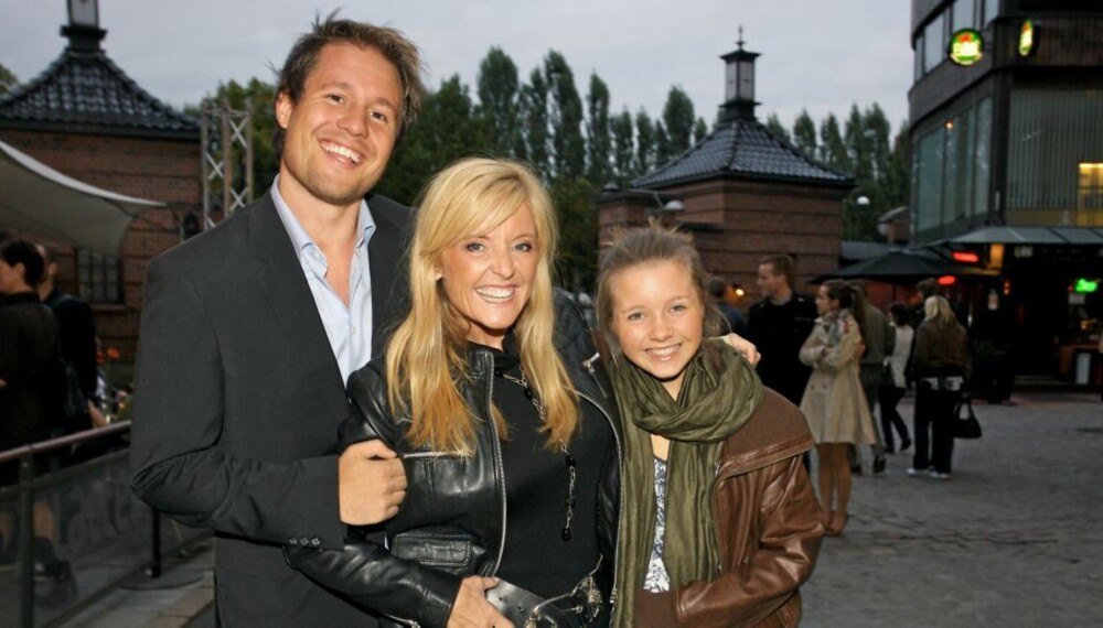 BARNA: Hanne Krogh i skinnjakke kom til Anne-Kats show med datteren Amalie og sønnen Sverre.