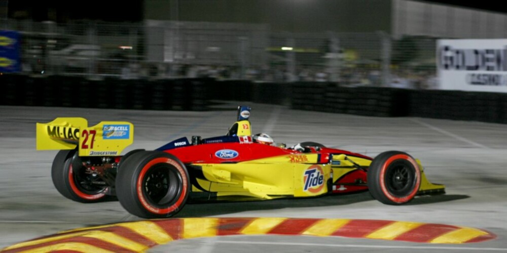 Slik så det ut da Champ Car kjørte i kveldsmørket i Houston i 2006.