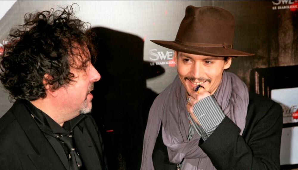 SAMMEN IGJEN: Regissør Tim Burton og Johnny Depp havner på samme sett igjen. Depp har takket ja til rollen som Den gale hattemakeren i Alice i Eventyrland.