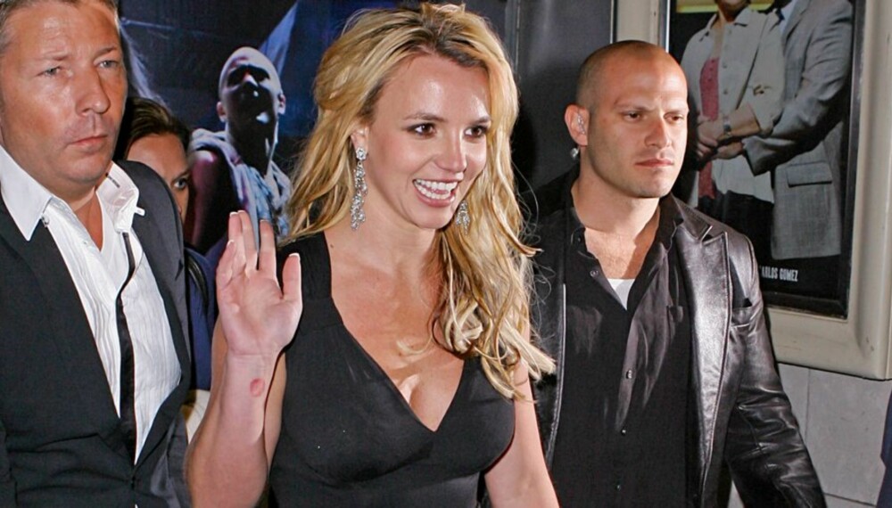 SKOLEJENTE: Britney Spears overrasket elevene ved skolen i Bronx da hun plutslig stod i skolegården.
