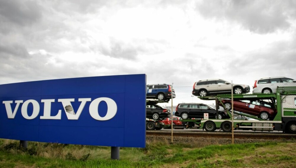 SPARKER 3300: Volvo Personvagnar varslet onsdag at salgssvikt og inntektstap gjør at den tradisjonsrike svenske bilprodusenten må kvitte seg med ytterligere 3.300 ansatte. SPARKER 3300: Volvo Personvagnar varslet onsdag at salgssvikt og inntektstap gjør at den tradisjonsrike svenske bilprodusenten må kvitte seg med ytterligere 3.300 ansatte.