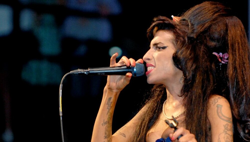Amy Winehouse kan få hjelp fra L Ron Hubbards disipler i scientologikriken, skriver The Mirror.