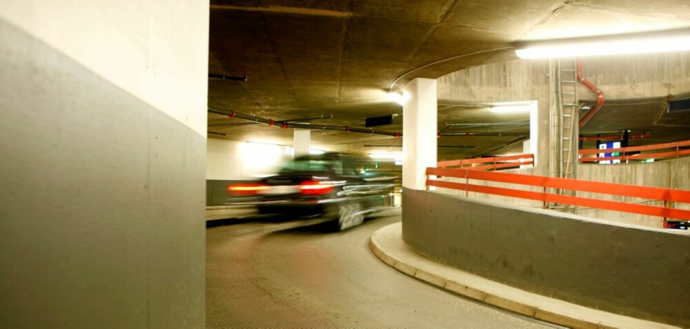 Nordmenn bulker for millioner i parkeringshus - helt presis 358 milloner kroner bare i 2007.