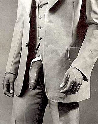 DRISTIG: «Man in polyester suit» regnes som Mapplethorps viktigste. Stein Erik Hagen har det i samlingen.