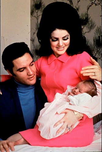Elvis Presley sammen med sin kone Priscilla Presley og datteren Lisa Marie for 40 år siden.