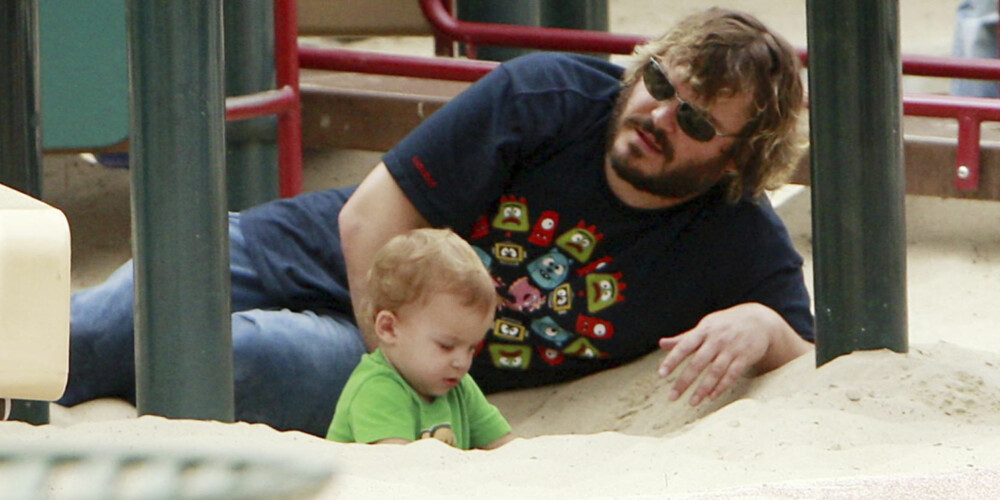 ELSKER PAPPAROLLEN: Hollywood-stjernen har funnet en ny favorittrolle. Han storkoser seg som far. Her med sønnen Samuel Wyatt.