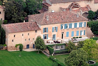 Bildene ble tatt her i stjerneparets franske hjem, Chateau Miraval.