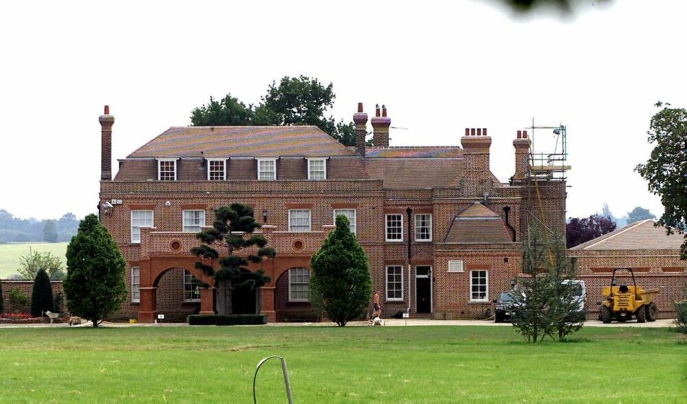 Familien Beckhams residens i Hertfordshire - Beckingham Palace - er bestjålet av tjenerskapet.