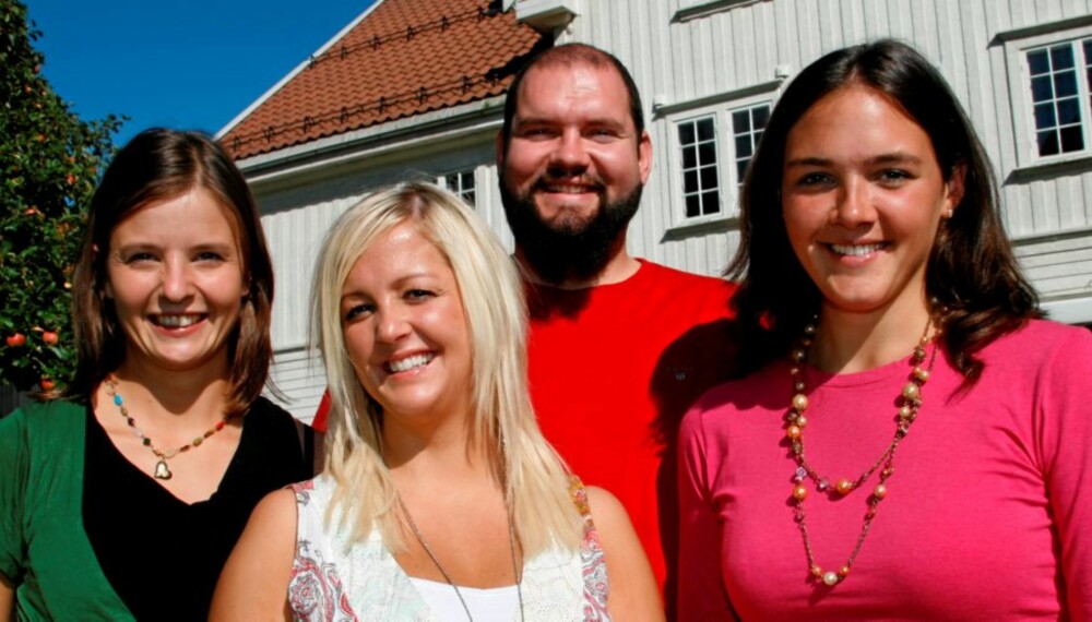ÅRETS BØNDER: Ragnhild Strømmen (23), Ola Sylte (29), Guro Huseby (27) og Silje Stensland (28) jakter for tiden etter den store kjærligheten.