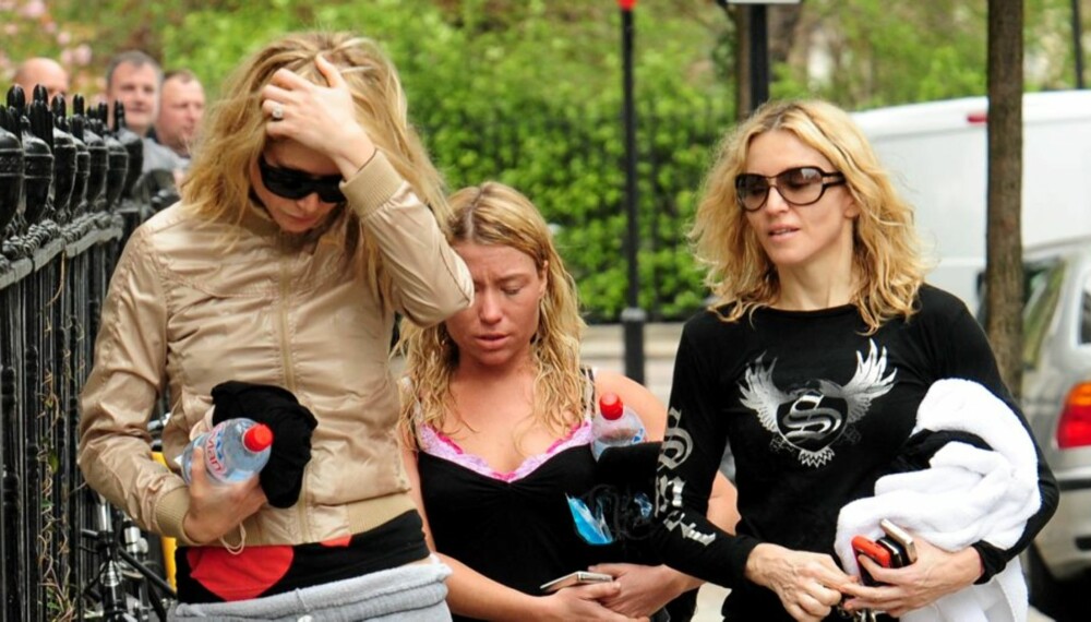 Gwyneth Paltrow (t.v.) frykter vennskapet med Madonna vil ryke etter at popdronningen har skilt lag med Guy Ritchie..