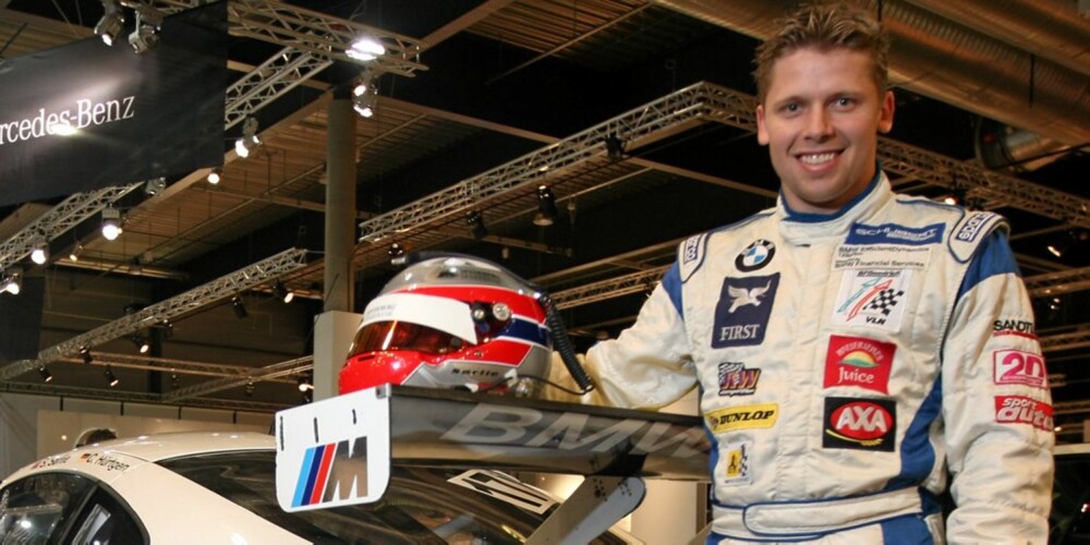 Stian Sørlie forteller at alle BMWs moderne ratt er konstruert for å holde kvart på tre. Stian Sørlie forteller at alle BMWs moderne ratt er konstruert for å holde kvart på tre.