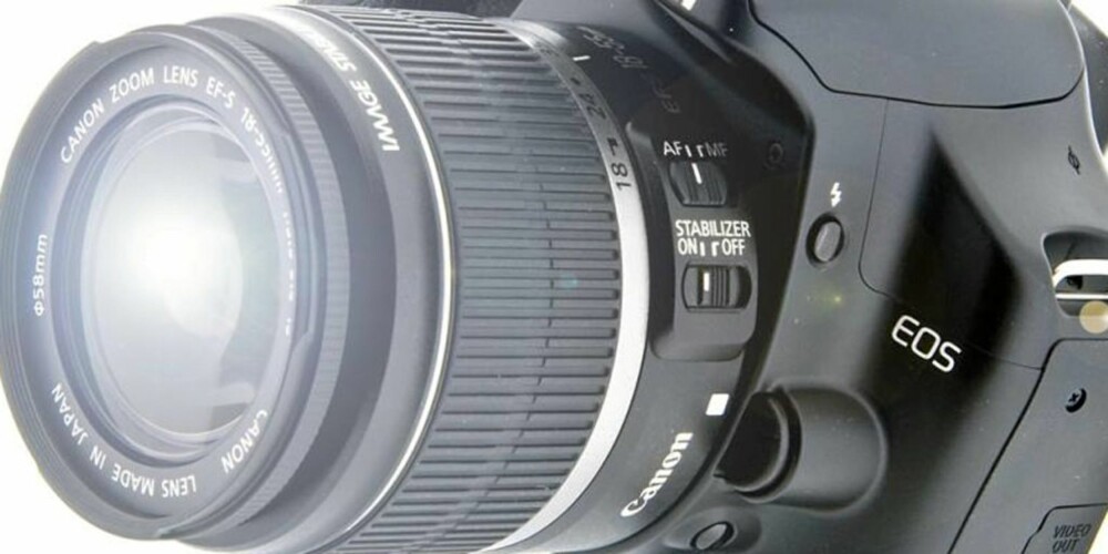 Å kjøpe kameraet Canon 450 D fra en amerikansk nettbutikk har blitt en drøy tusenlapp dyrere på bare en måned.