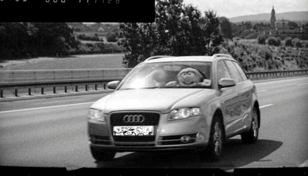 Det er usikkert hvilken Muppet-figur som kjører bilen. Skriv inn dine forslag i kommentarfeltet i bunnen av saken.