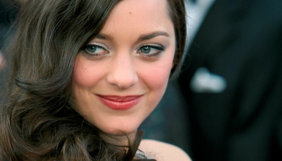 BAG LADY: Marion Cottilard skal fronte den nye reklamekampanjen for den ikoniske Lady Dior vesken.