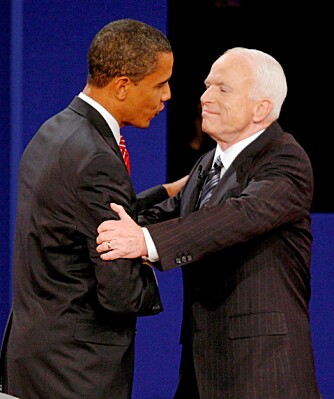 KONDOLERER: John McCain og hans kone Cindy har sendt sin kondolanse til Barack Obama og familien.