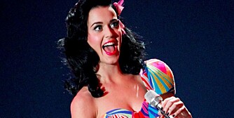 MIDTPUNKT: Katy Perry har kommet en lang vei på et år. UNder MTV Europe Music Awards var hun både vertinne og prisvinner.