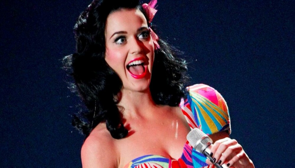 MIDTPUNKT: Katy Perry har kommet en lang vei på et år. UNder MTV Europe Music Awards var hun både vertinne og prisvinner.